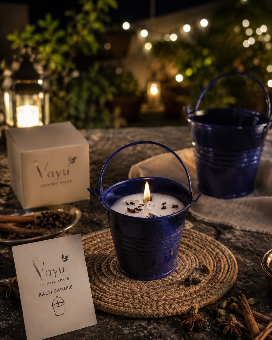 Balti candle, spiced amber wax in a clear glass vessel